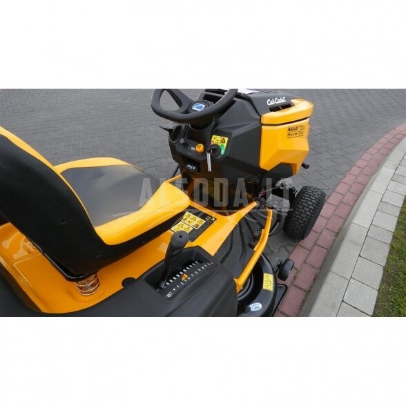 Vejos traktoriukas su surinktuvu XT1 OR106, Cub Cadet 2